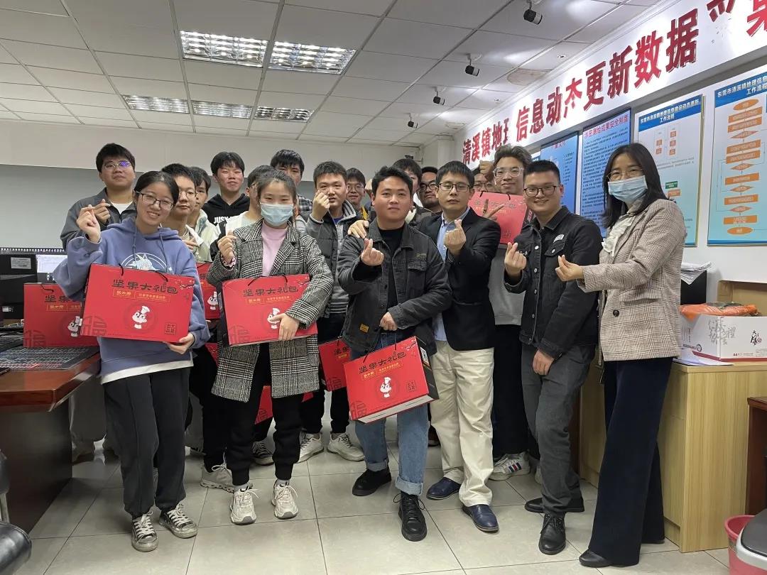 走访慰问，，，，，，年货上门，，，，，，奇发28集团多项举措确保项目部员工“就地”过好年！
