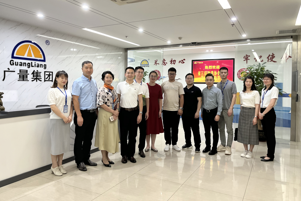广东省三旧改造协会秘书长田光明一行走访调研奇发28集团